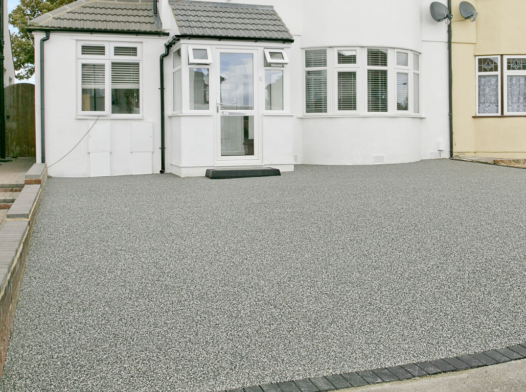 Superbond Polycote Pebbletex – Harzgebundener Steinteppich (Silberner Granit, 12 m² Set)